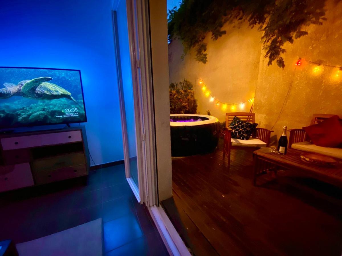 Magnifique Villa Avec Jacuzzi Au Pied Du Stade سان دوني المظهر الخارجي الصورة