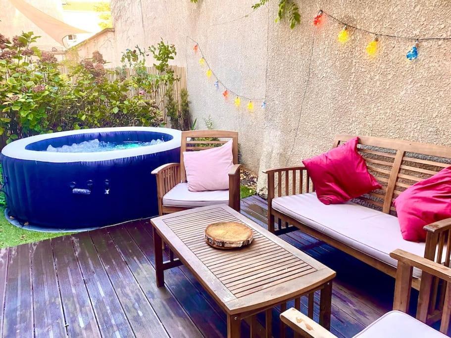 Magnifique Villa Avec Jacuzzi Au Pied Du Stade سان دوني المظهر الخارجي الصورة